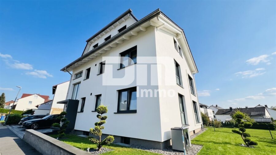 KFW 55 EE - kernsanierte / neuerstellte Erdgeschosswohnung Neubauzustand - Frontansicht